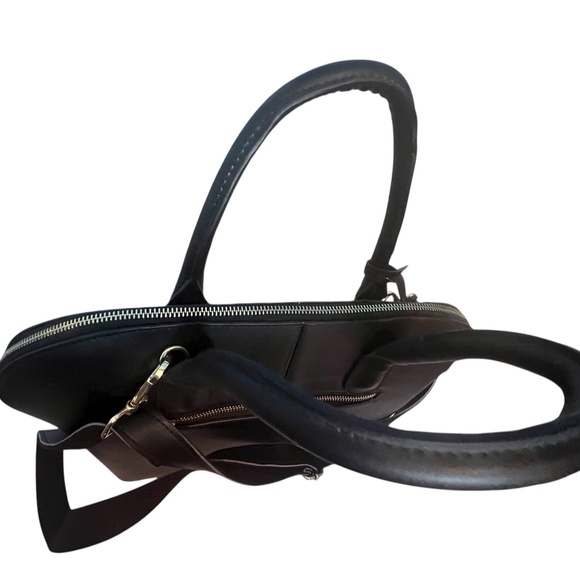 Elegant Black Dome Satchel Handbag with Embossed Pattern and Shoulder Strap - Picture 4 of 10